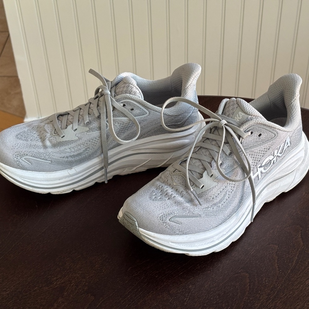 HOKA W Clifton 10 9B Stellar Grey / Galactic Grey in the box